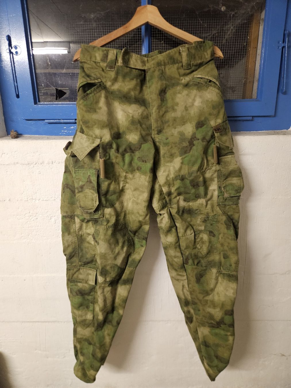 Uniformi: Combat Hose in A- Tacs Camo Style – Usato da Hägglingen venduto da Baltica