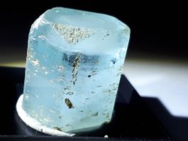 Aquamarin Kristall Natur sehr schöner Edelstein