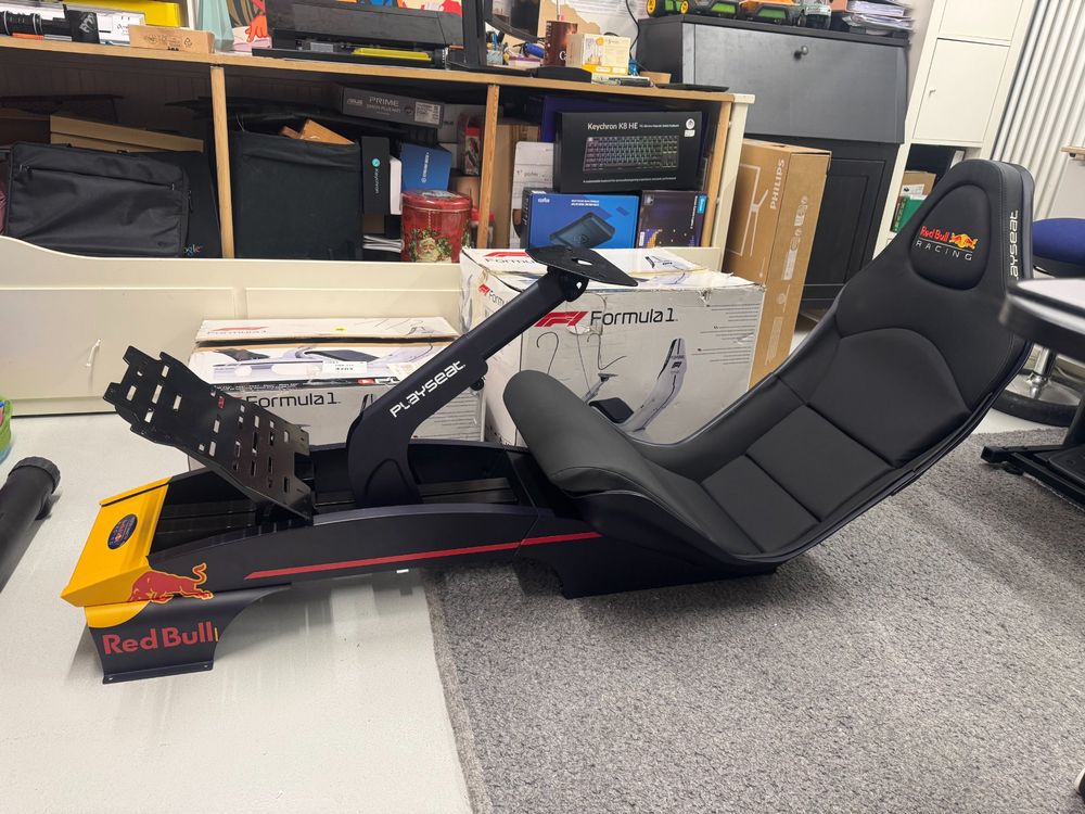 Playseat F1 Aston Martin Red Bull Racing Sim Racing Rig (Gebraucht) in ...