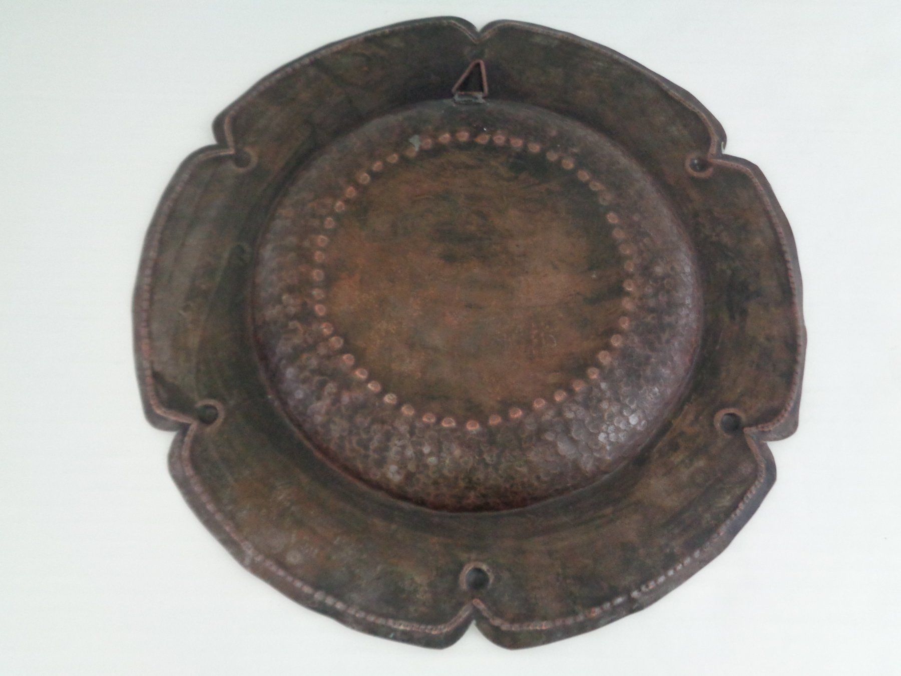 Teller: Kupferteller handgetrieben mit Relief-Figur - Asien – Gebraucht aus Chur von omonia 3