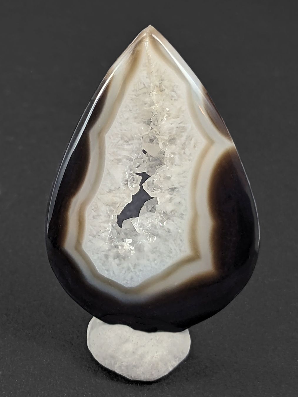 Minerali & Pietre curative: Achat Geode Cabochon 37mm – Nuovo e nell'imballaggio originale da Meilen venduto da StoneGarden