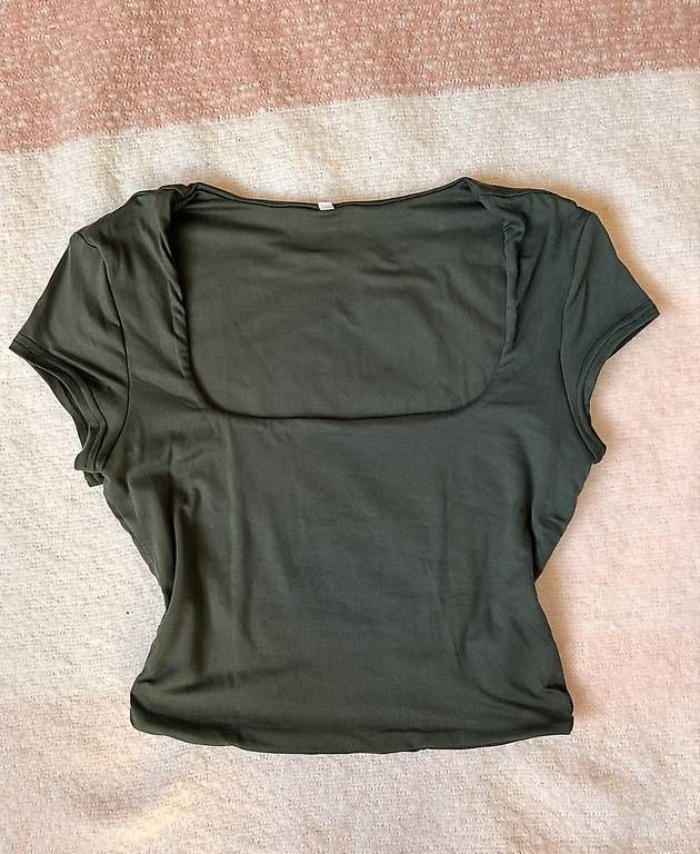 T-shirt: Dunkelgrünes Kurzarm – Usato da Bad Ragaz venduto da ser_xc7t