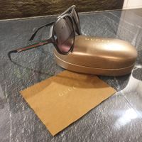 Gucci Sonnenbrille schwarz mit grün/roten Streifen, Unisex