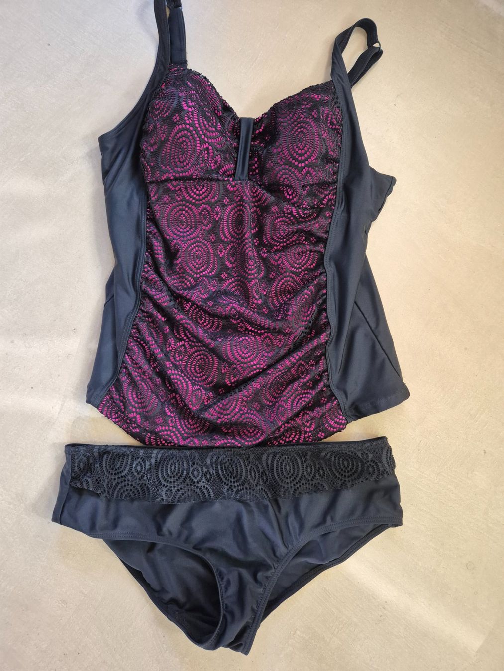 Maillots de bain & Bikinis: Badeanzug Tankini schwarz/bordeaux. Gr. 46 – Neuf (Voir description) à Dietikon par grafad 2