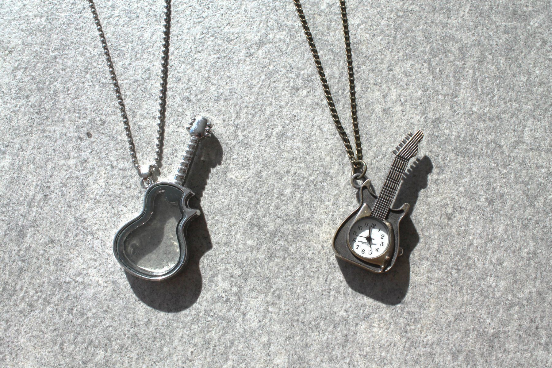 Ketten: 2 colliers guitare – Gebraucht aus Chez-le-Bart von jasse 1