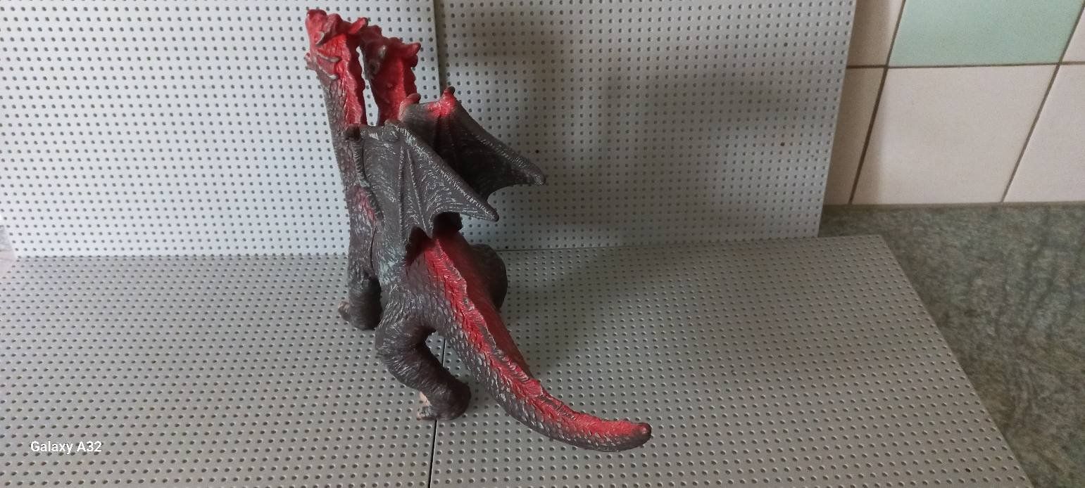 Giocattoli: Dragon en plastique souple – Usato da La Tour de Trême venduto da Startjouet 3