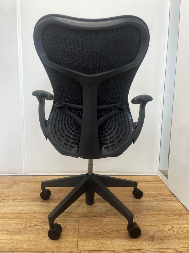 Herman Miller Chaises: Herman Miller Mirra 2 Graphite Butterfly – D'occasion à Purmerend par Offeco 4