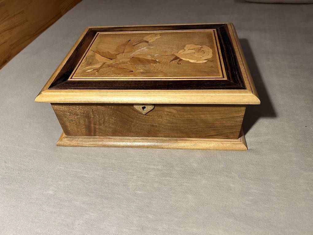 Kit di costruzioni: Holzbox mit Rosenintarsen – Usato da Gams venduto da Mextop 2