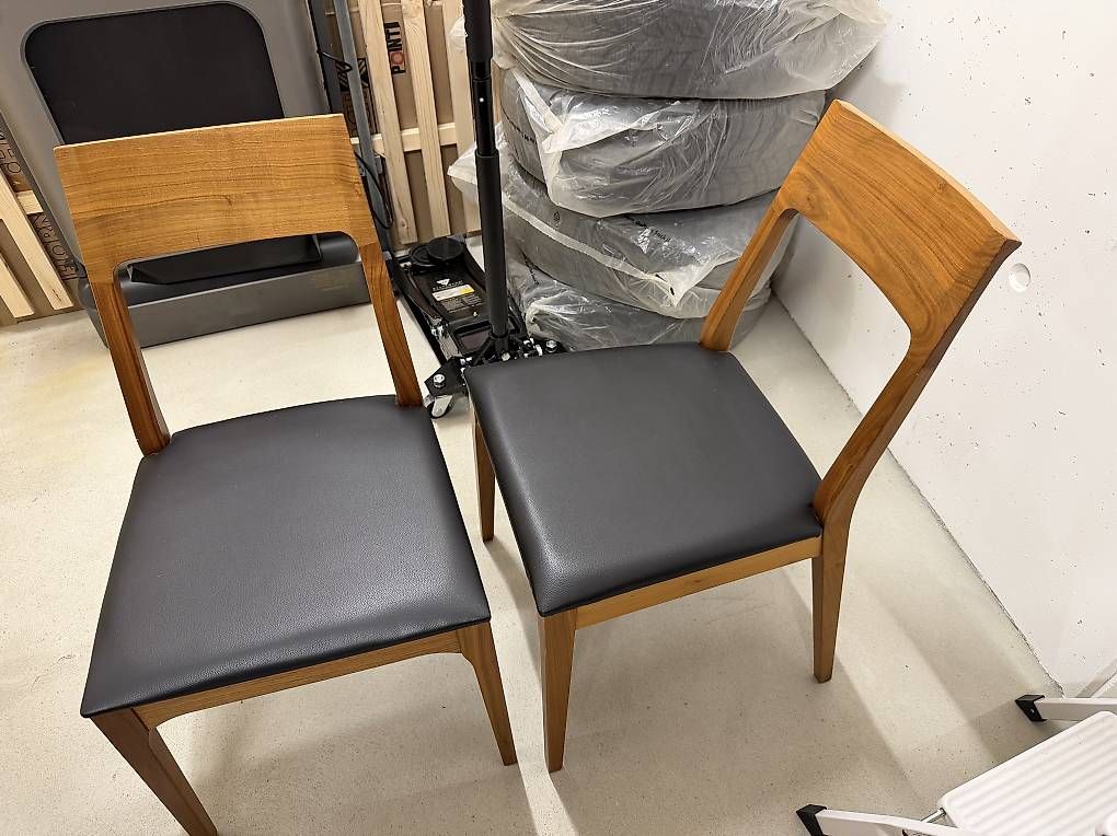Chaises: Stühle Leder Nussbaum – D'occasion à Dübendorf par rueeggl 1