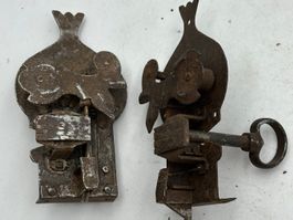 Antikes Türschloss mit Schlüssel, Beschläge, Schloss