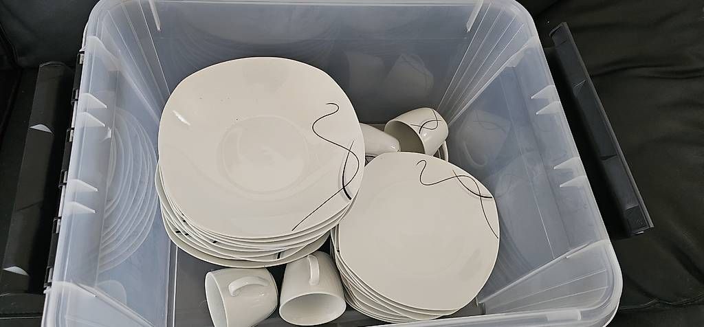 Set di piatti: 12 teiliges Geschirrset – Usato da Seengen venduto da Mic6 1