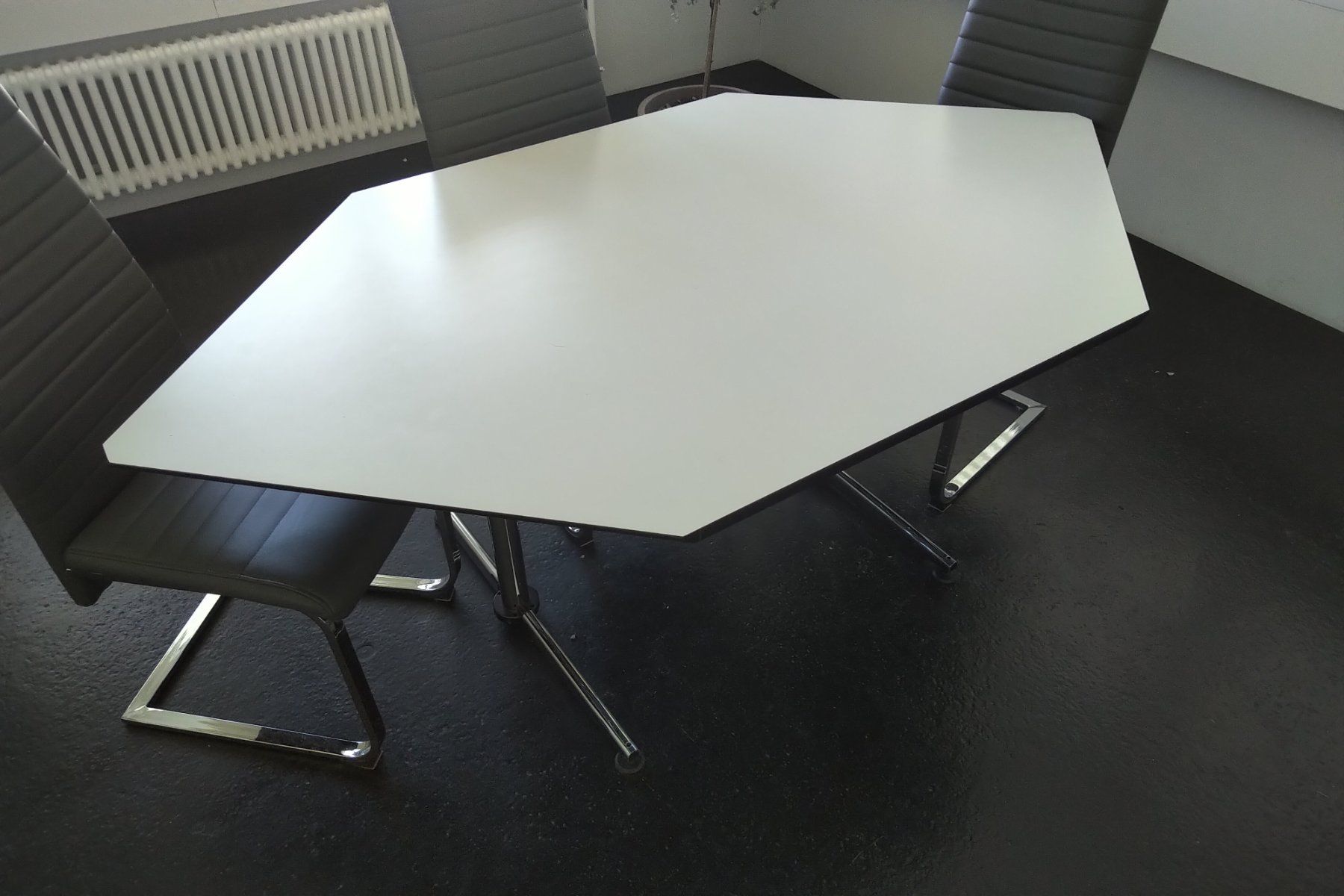 USM Scrivanie: Bürotisch USM – Usato da Walenstadt venduto da Andreas_Good