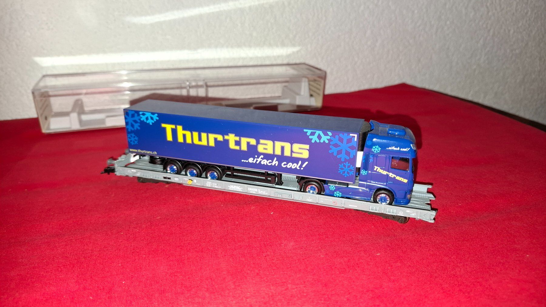 Fleischmann Modellini di ferrovie: Fleischmann: Hupac - Endwagen mit "Thurtrans"Sattelschlepper – Nuovo (secondo la descrizione) da Märwil venduto da Siebenzipfel 1