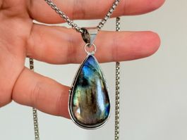 Collier avec pendentif Labradorite
