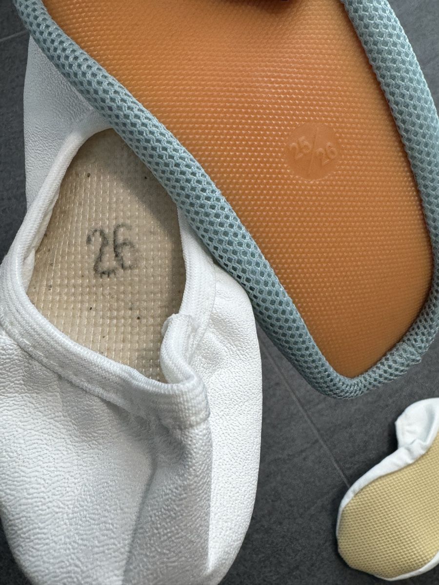 Scarpe per ragazze: Turnschuhe, Turnschlappe, Mädchen, 26, neu – Nuovo (secondo la descrizione) da Wilen b. Wil venduto da carpediem25 2