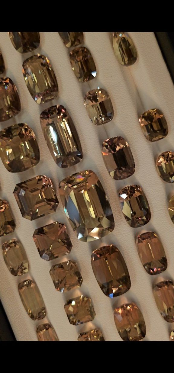 Pietre preziose: Csarite,Diaspore Lot, – Nuovo e nell'imballaggio originale da Wolhusen venduto da toni079