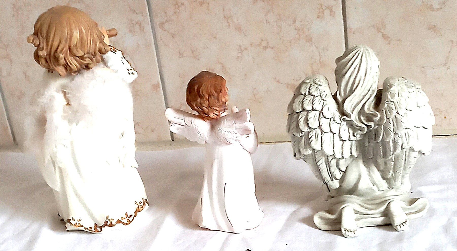 Statuette: 3 Deko Engel aus Steingut – Usato da Baar venduto da 2cvbaar 2