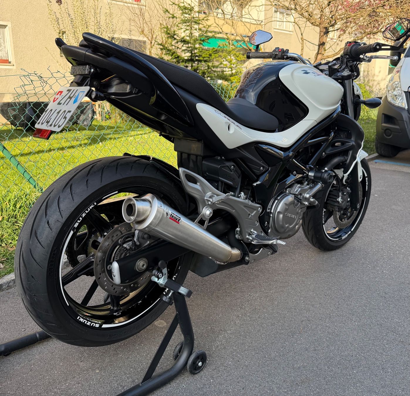 Suzuki Strada: Suzuki SFV 650 A Gladius Top Zustand – Usato da Dietikon venduto da W.Doctor 3