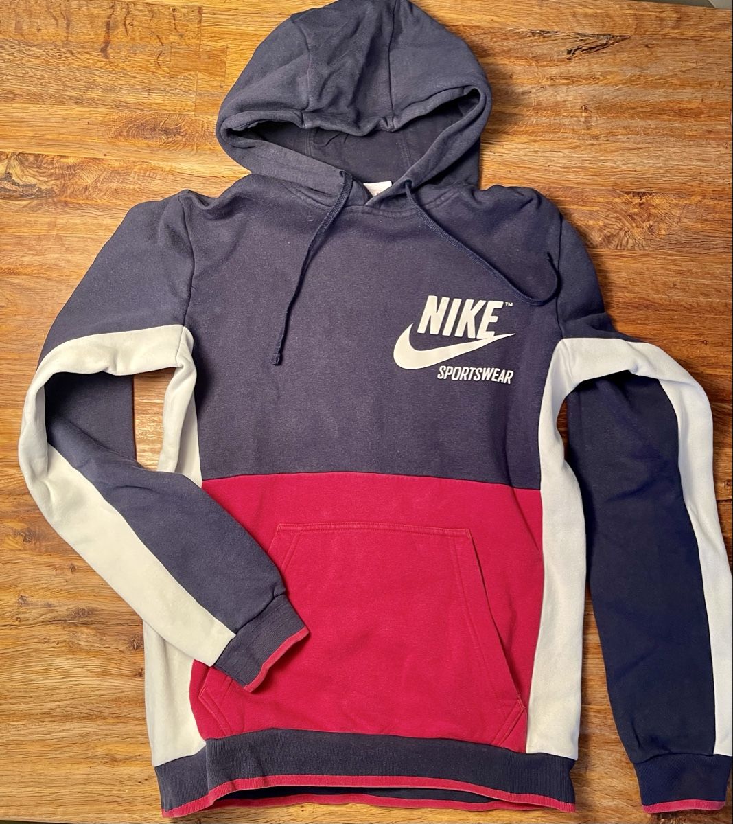Nike Maglioni & Felpe: toller NIKE Sportswear Pullover Gr. XS – Usato da Buchrain venduto da Sunny026