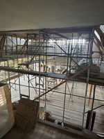 Malergerüst mit gut erhaltenen Holzböden