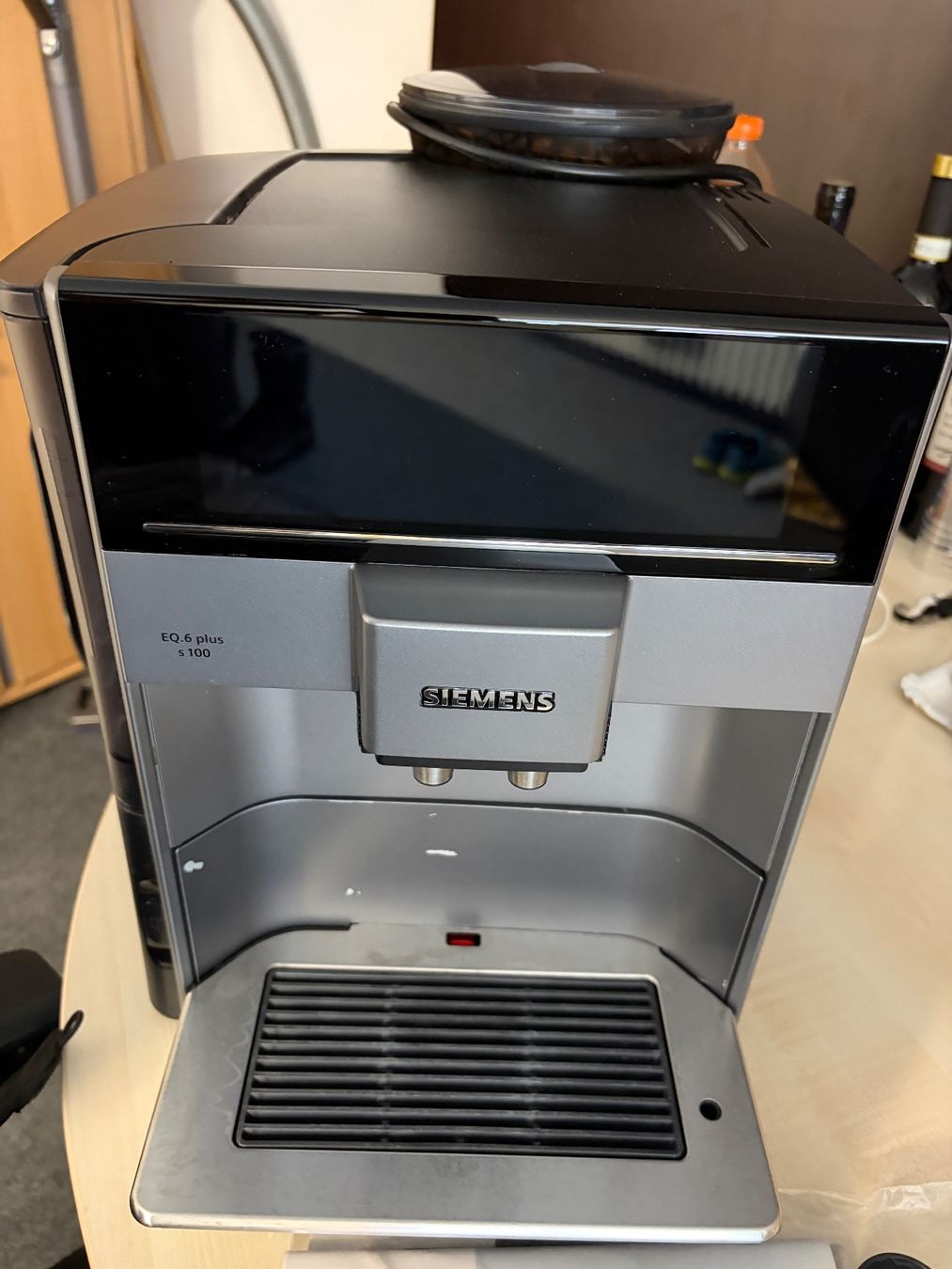 Siemens Macchine per caffè & Macchine per espresso: Kaffeevollautomat Siemens EQ.6 Plus S100 – Usato da Thun venduto da skyflymarc 1