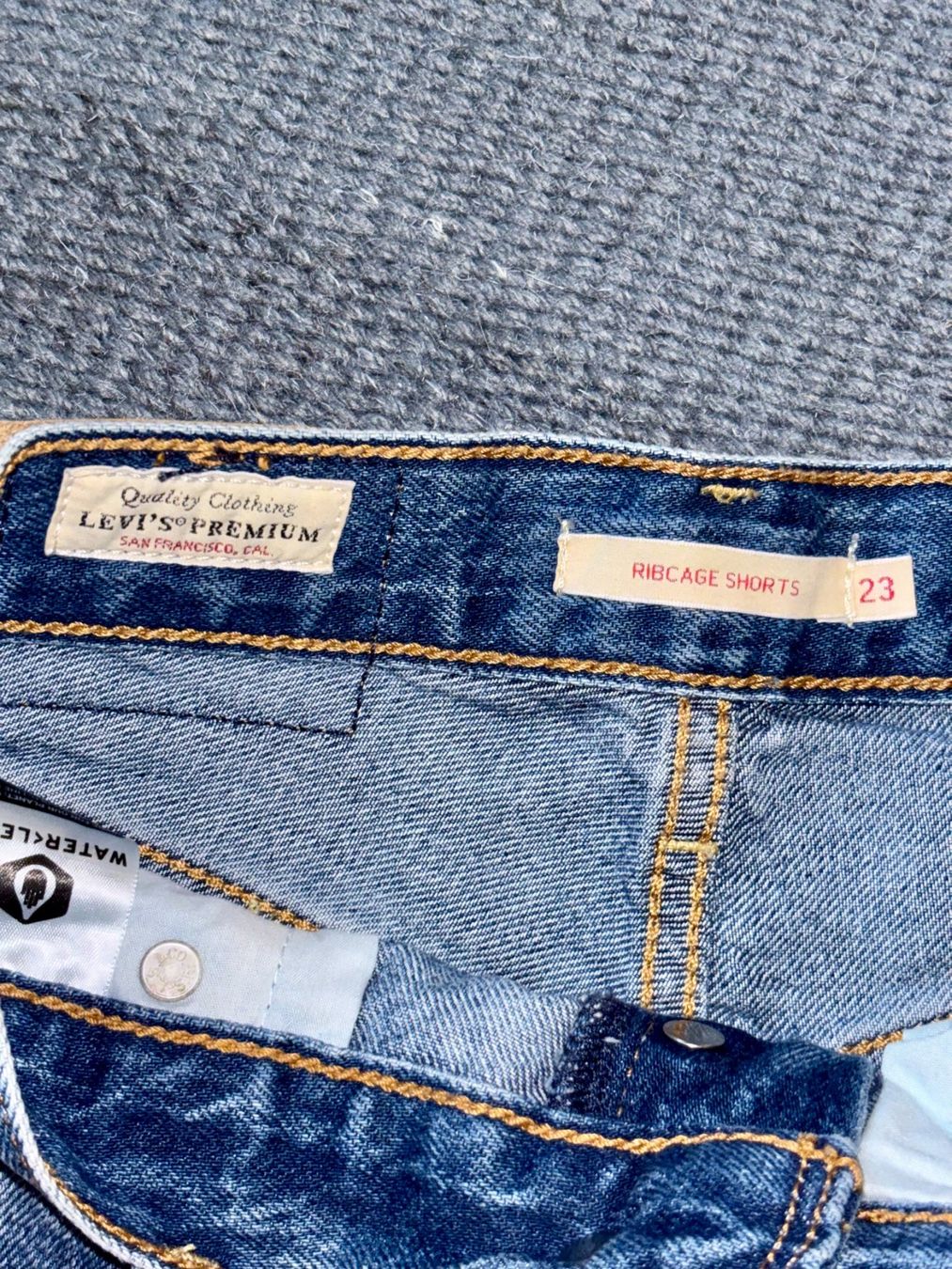 Levi's Jeans: Levi Ribcage Shorts 23 – Usato da Arlesheim venduto da schnsel 1