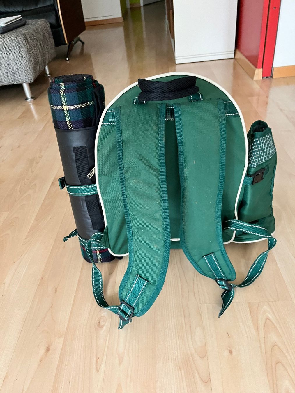 Geschirrsets: Camping Picknick Thermorucksack mit Decke – Gebraucht aus Bern von  5