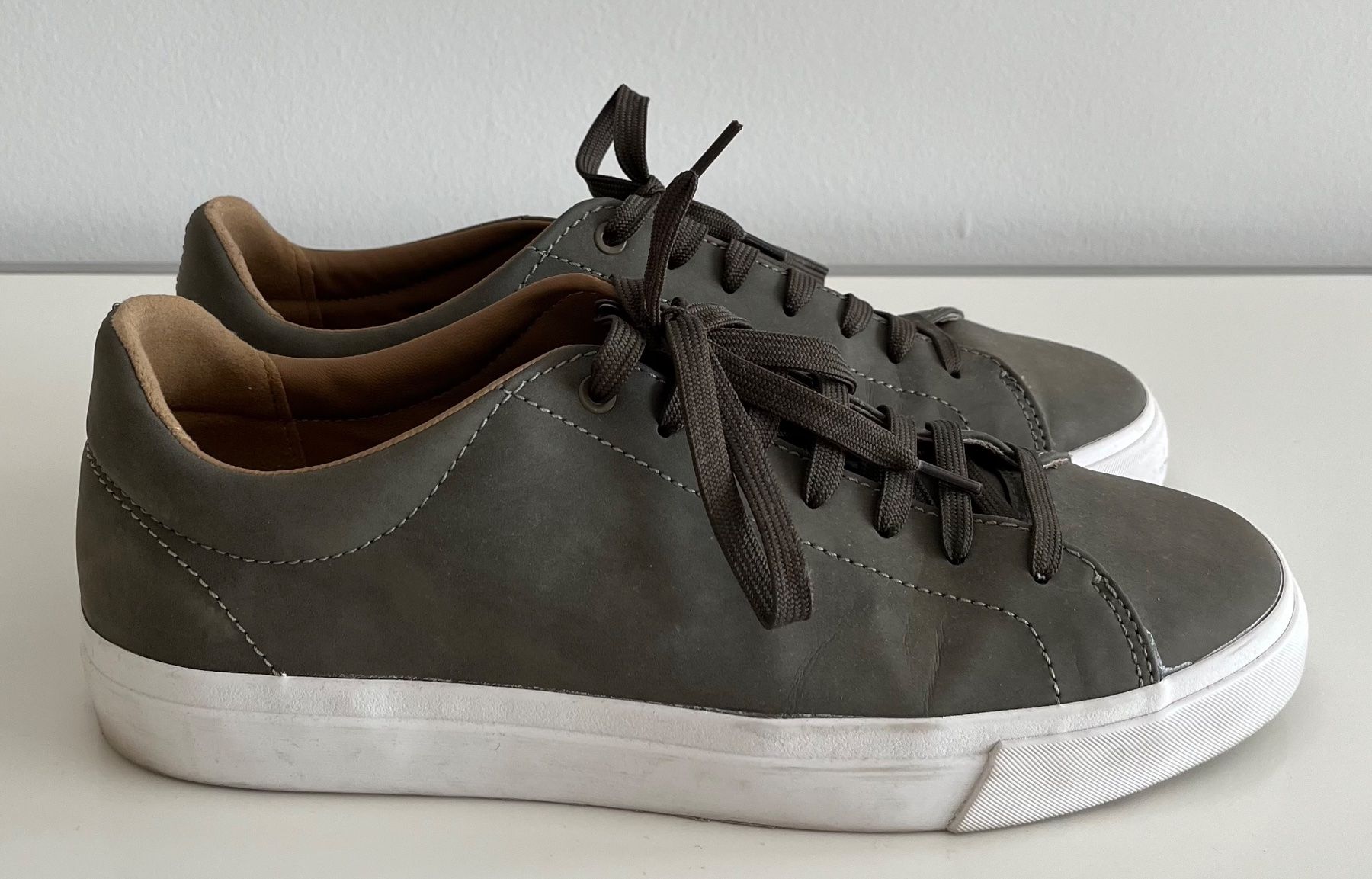 Zara Herrenschuhe: ZARA Basic Sneakers Grösse 43 (US 10) – Gebraucht aus Zollikon von Svch