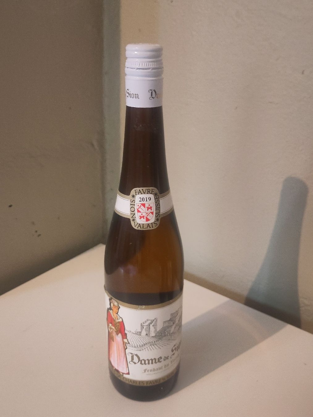 Wein: 8 FL. Fendant "Dame de Sion" 2019 – Neu (gemäss Beschreibung) aus Basel von Morgenmuffel 1