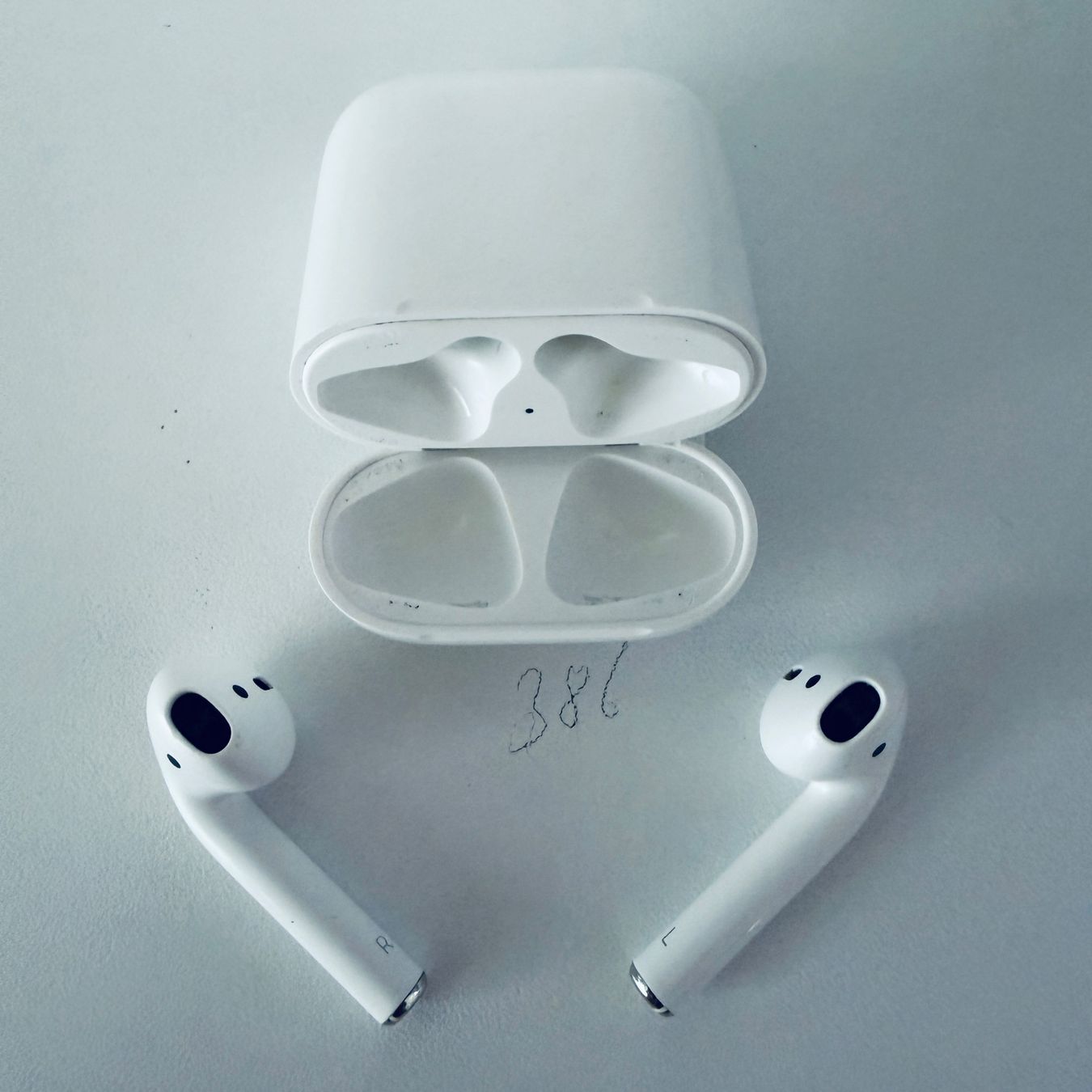 Apple Cuffie: Original Apple AirPods 2 Gen. Wireless Kopfhörer & Case – Usato da Basel venduto da MY.AIRPODS.SHOP 3