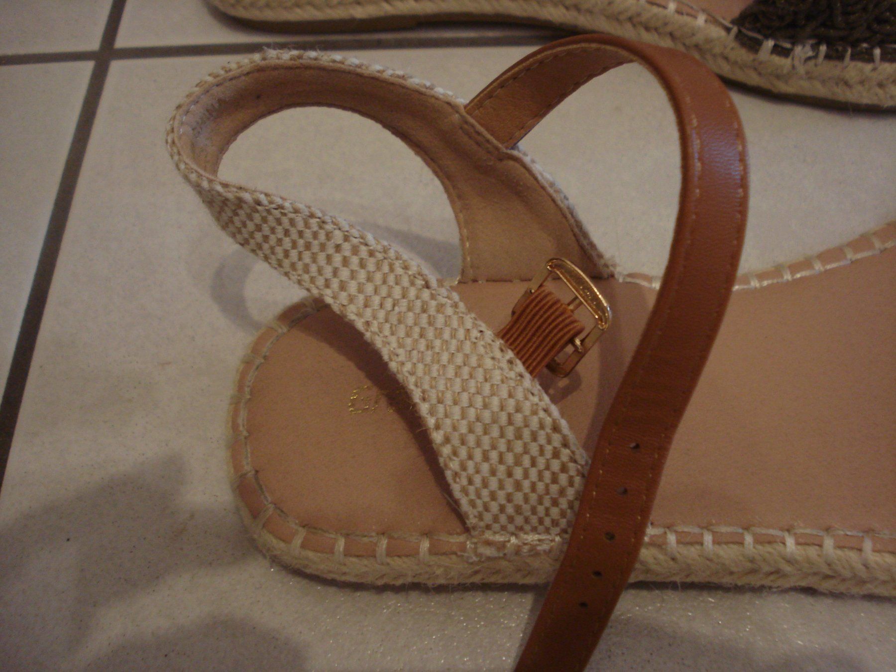 Graceland Scarpe da donna: neuwertige Sandalen Gr. 38 – Nuovo (secondo la descrizione) da Au SG venduto da beanpasa 2