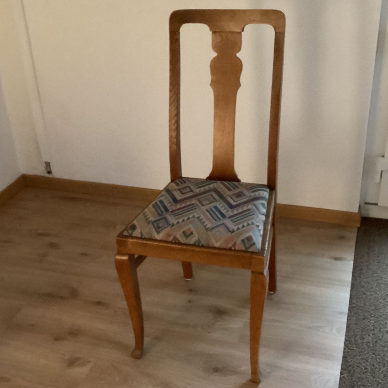 Sedie: 4 Holzstühle mit Polsterung – Usato da Frauenfeld venduto da mwb_77c9