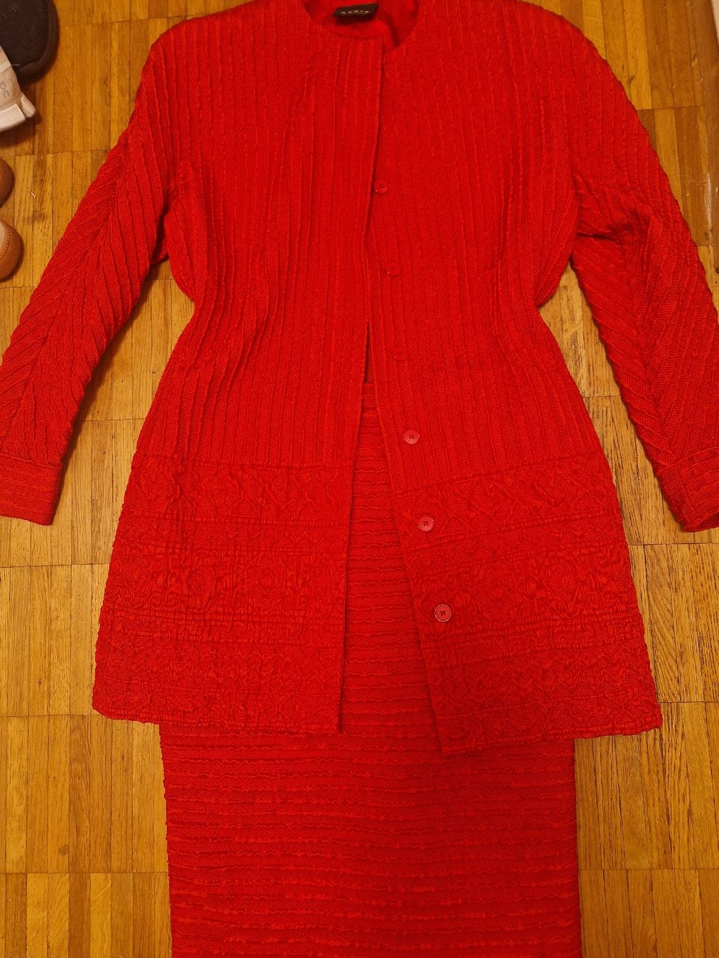 Costumes: Akris Kostüm rot Grösse 40,  Seide Wolle – D'occasion à Binningen par Daja75 6