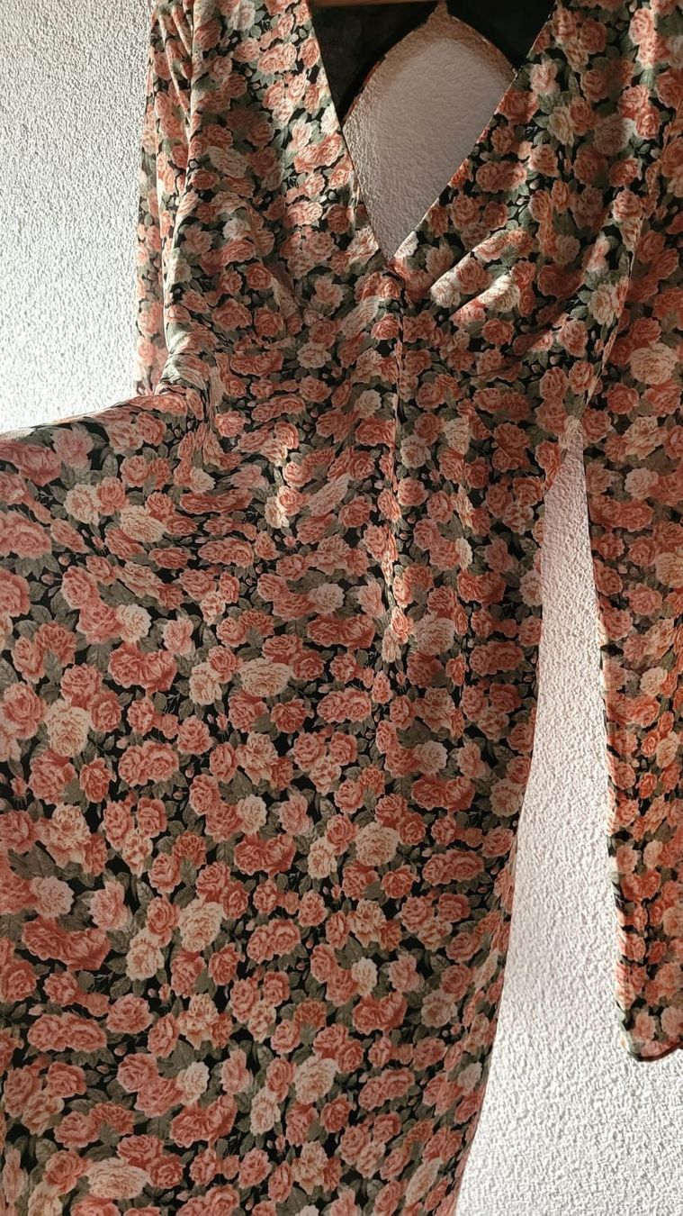 Vestiti: Blumen Sommerkleid mit langen Ärmeln, Grösse S – Nuovo (secondo la descrizione) da Zürich venduto da miil0