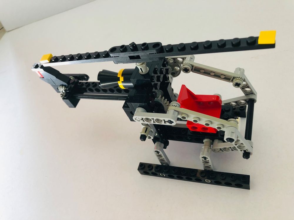 Lego Kit di costruzioni: Lego Technic Cafe Racer (8810)und Night Chopper (8825) – Usato da kleindöttingen venduto da schatzfinder 2