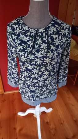 Damen Pullover Chicoree Grösse M geblümt guter Zustand