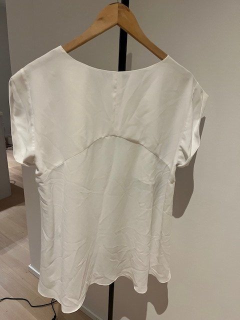 Top: Weisses Sommertop Gr. M elegant & schick 100% Polyester – Usato da Zürich venduto da car_pth8 1