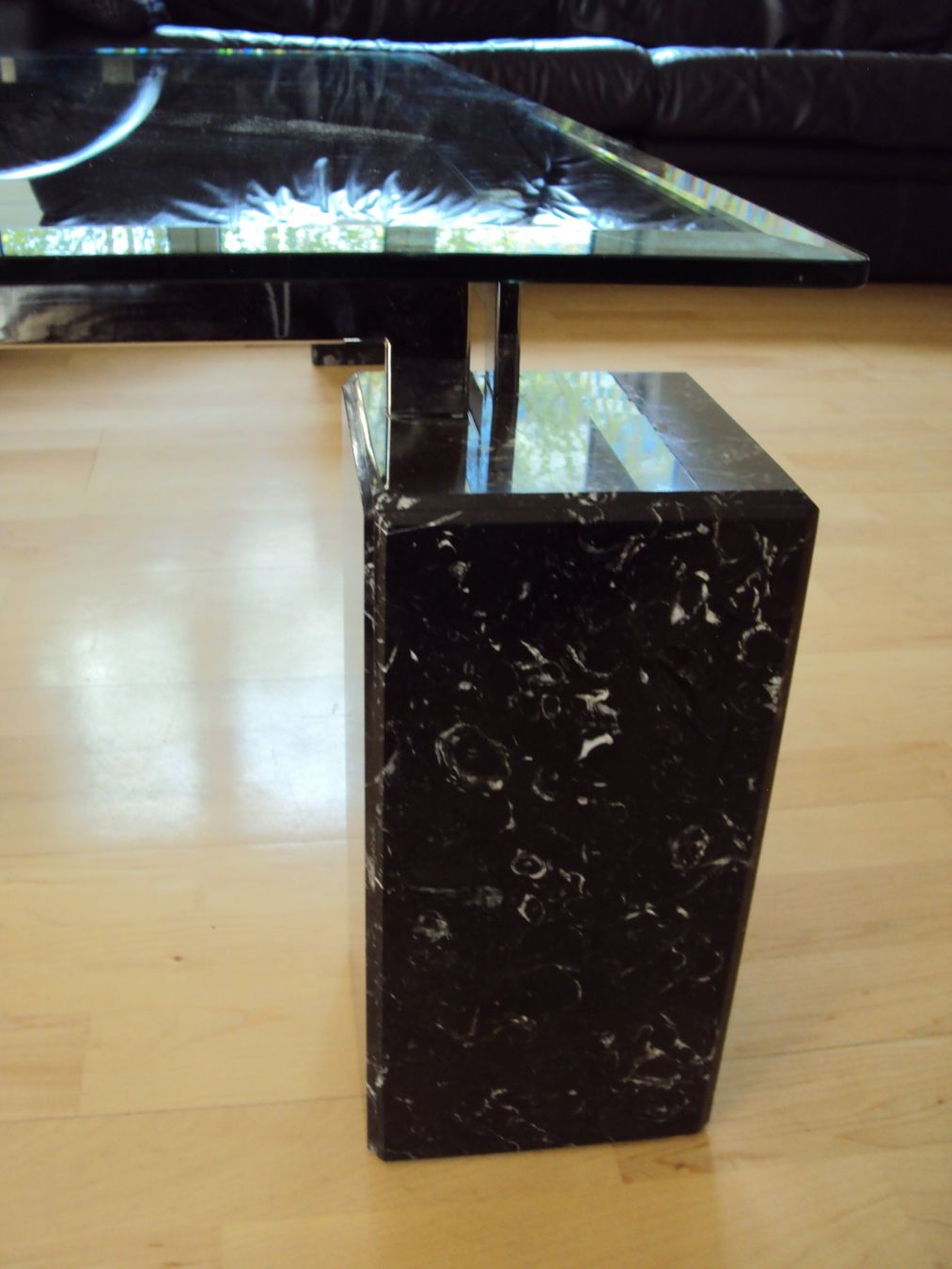 Tavoli: Glas-Couchtisch, Marmorfuss – Difettoso da St. Gallen venduto da Lila_238 5