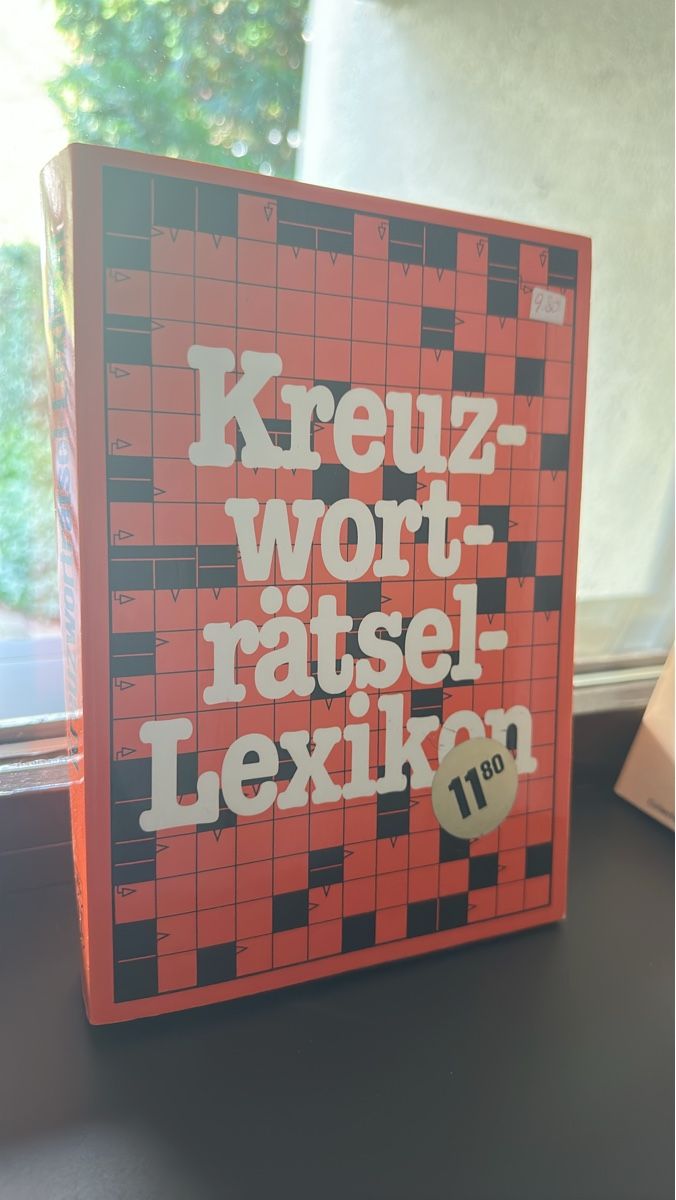 Bücher: Kreuzworträtsel Lexikon gebrauchtes Buch – Gebraucht aus Unterägeri von Mercedes-Benz2012