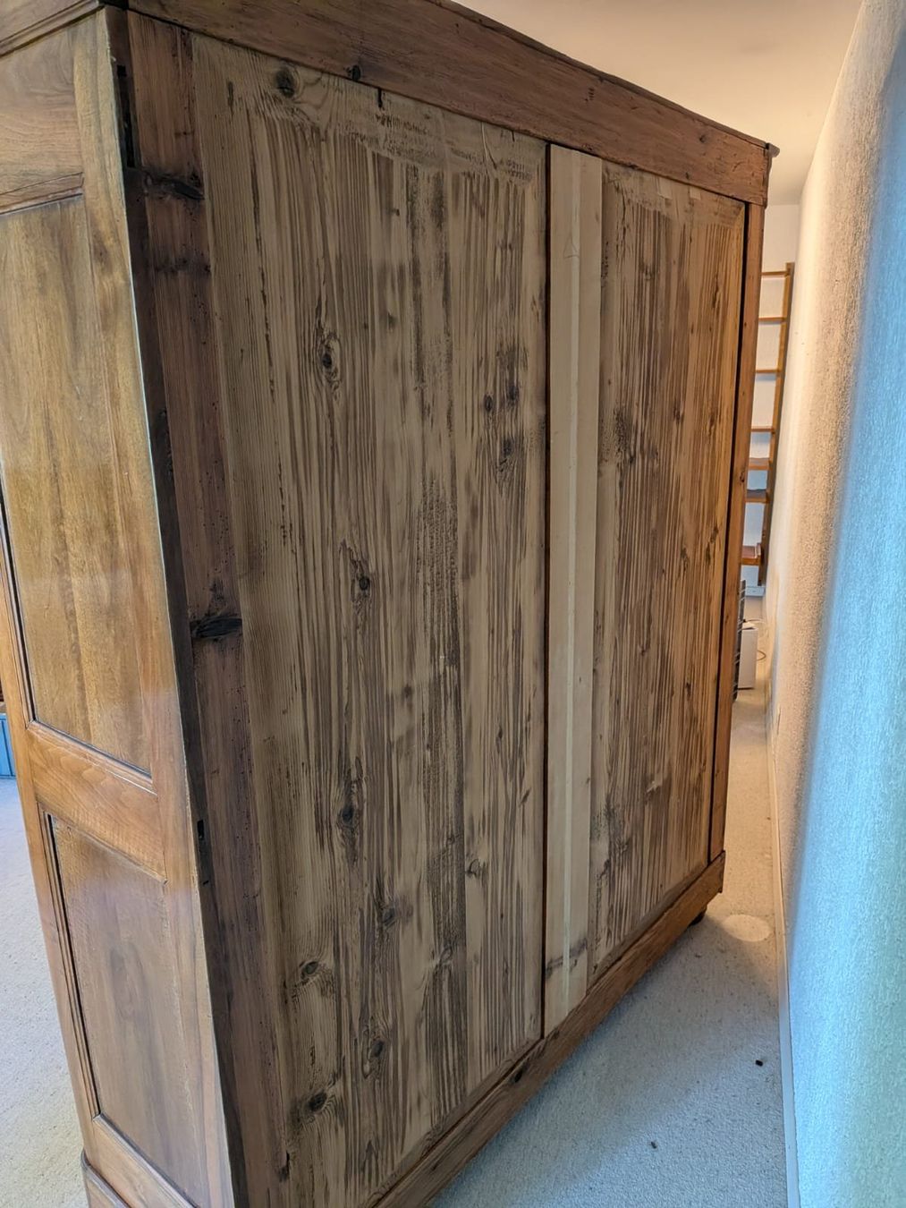Armadi: Massive Nussbaumschrank - 2-türig, abschliessbar - Ref 06/33 – Usato da Au ZH venduto da BrockiAu 7