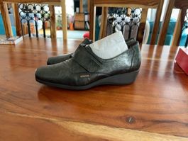 Stylish Mephisto Leather Wedge Shoes, Size 38,5