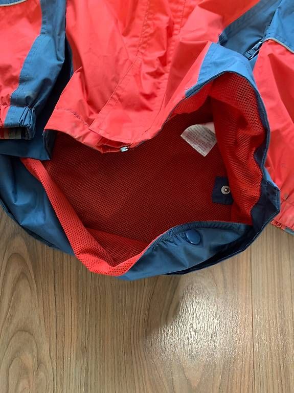 Jacken: Regenjacke Rot / Blau Grösse 164 – Gebraucht aus Zeihen von cindyscad 1
