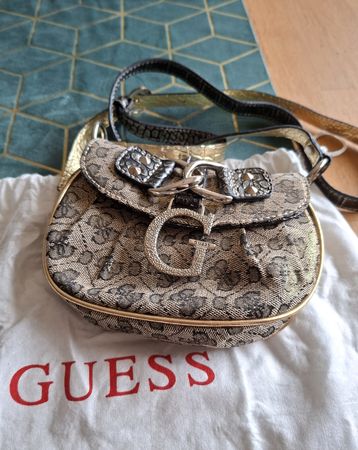 GUESS Umhängetasche Monogram Original inkl. Staubtasche