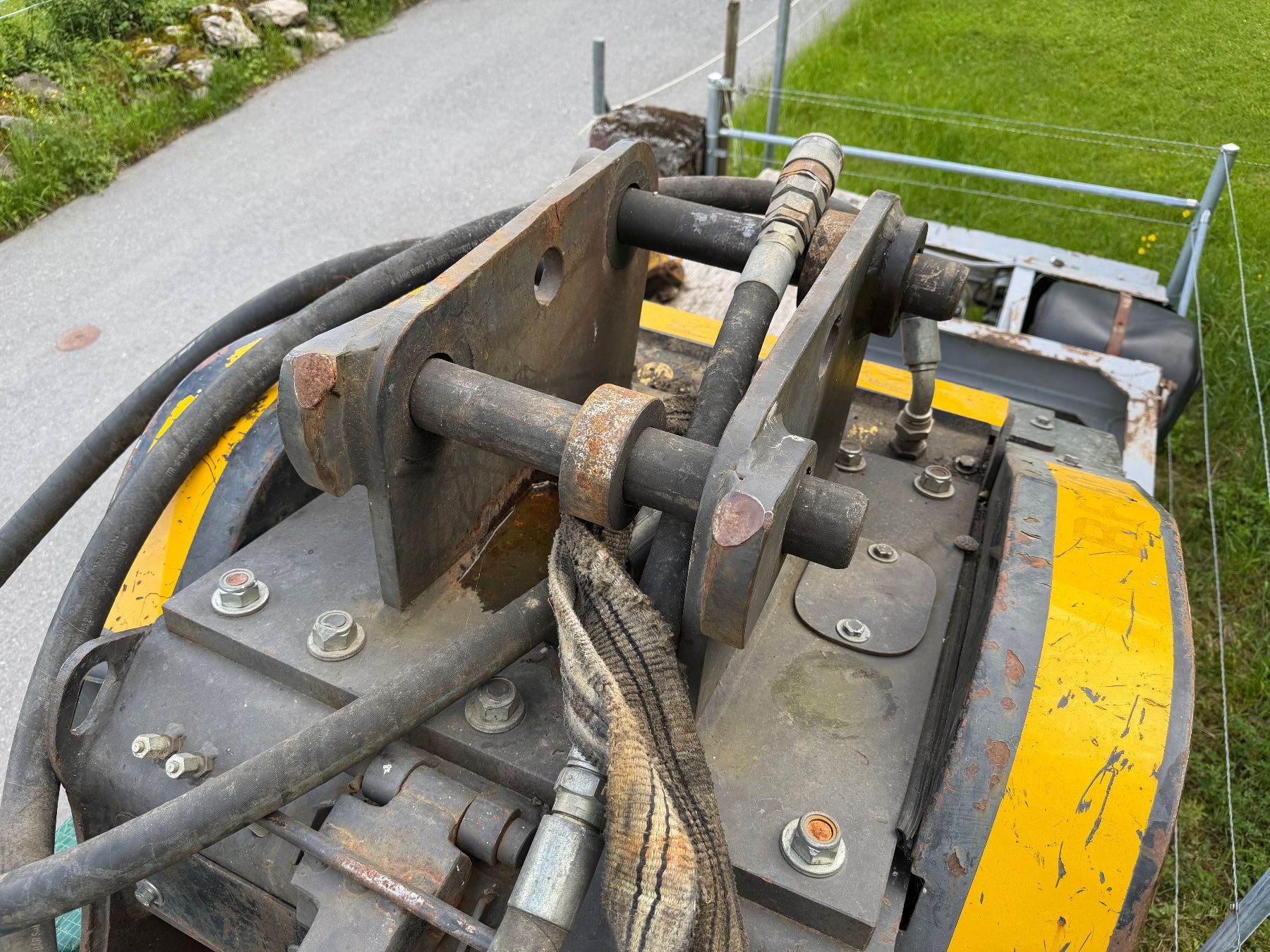 Tutti gli attrezzi: Brecherlöffel zu Menzi Muck – Usato da Oberurnen venduto da quattroturbo 1