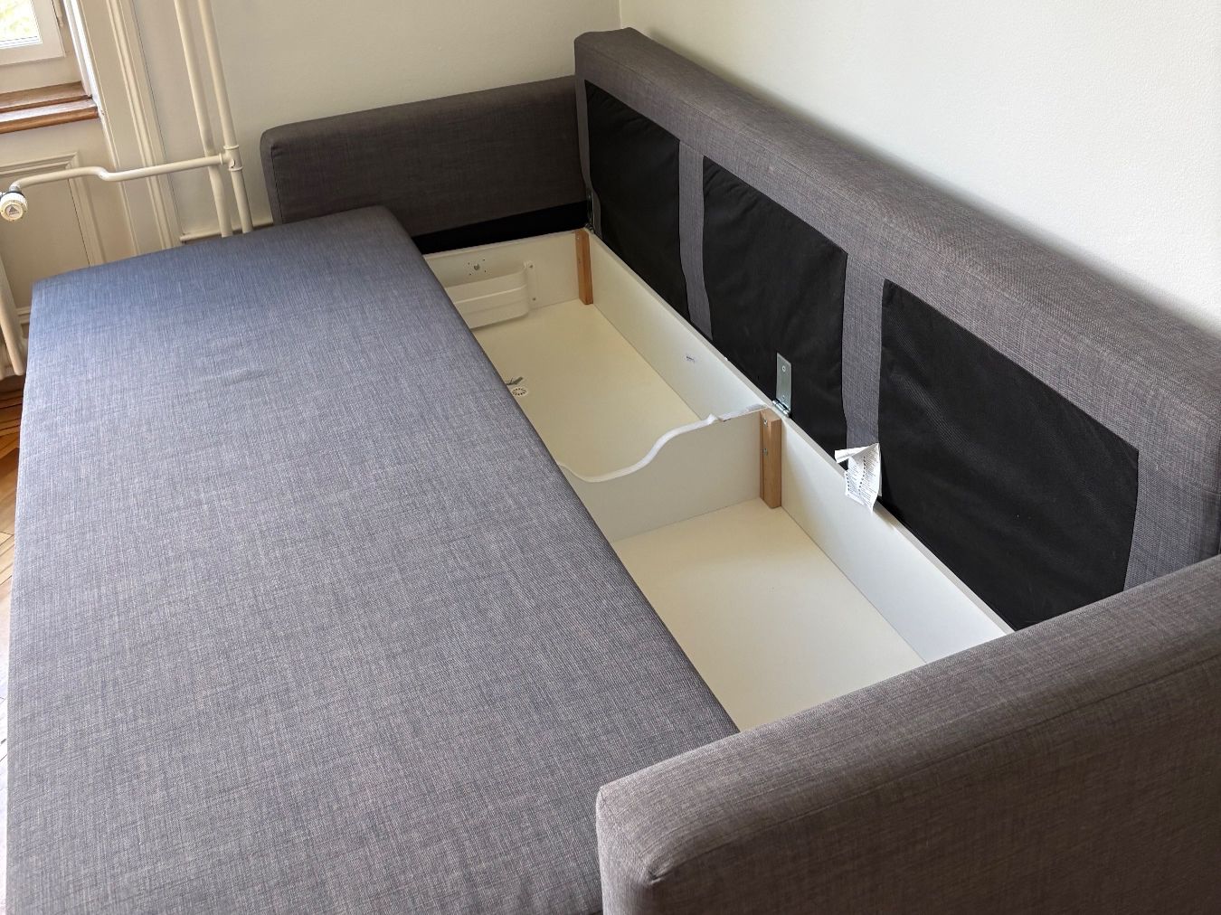 Ikea Divani: FRIHETEN 3er-Bettsofa, Skiftebo dunkelgrau – Usato da St. Gallen venduto da rie_y9vl 1