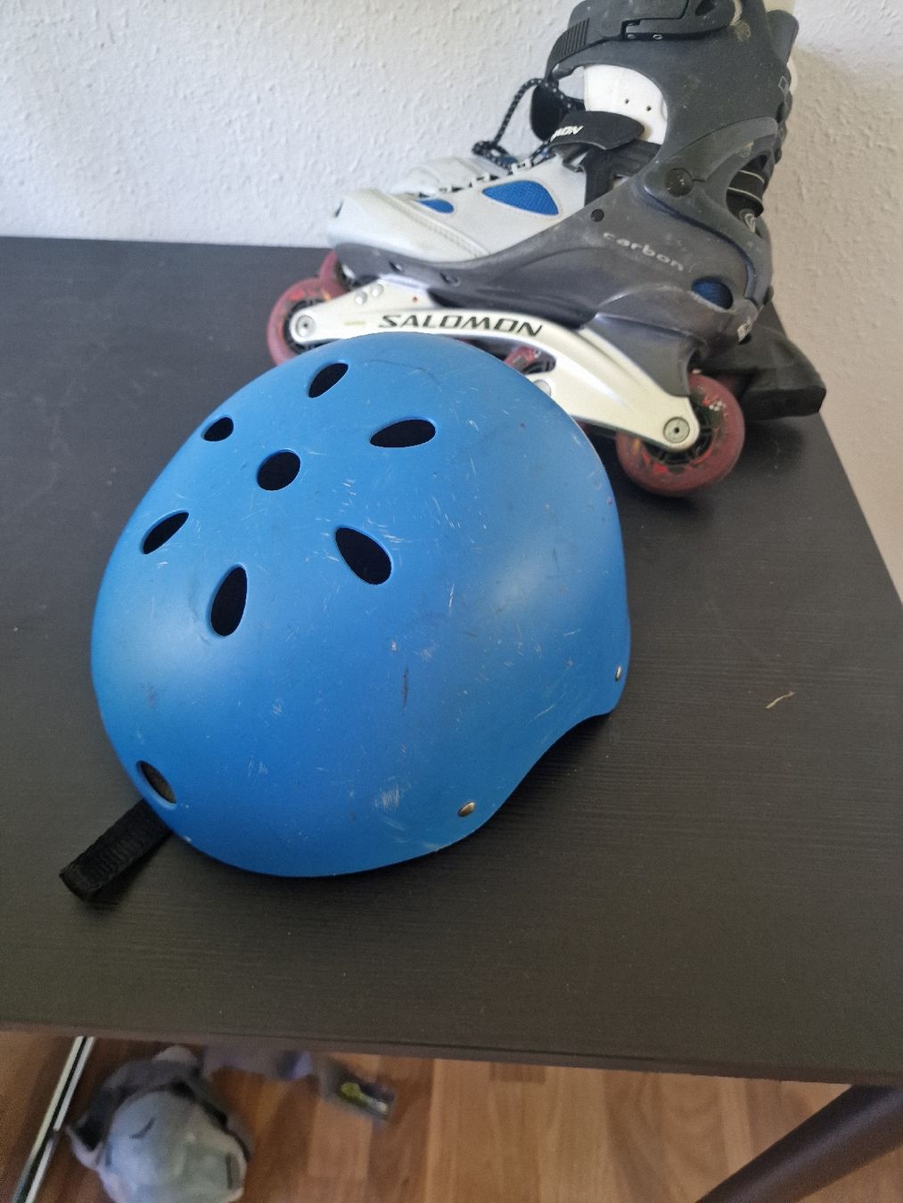 Salomon Pattini in linea & Pattini a rotelle: Salomon Inline Skates Grösse 43 1/3 mit Helm . 30CHF – Usato da Steffisburg venduto da est_q6rp 4