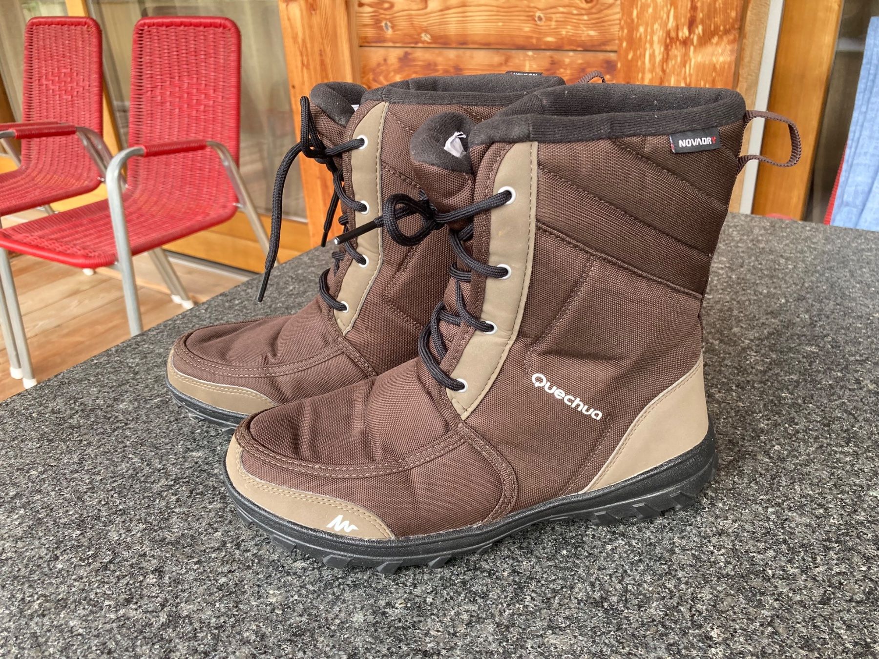 Decathlon Scarpe da donna: QUECHUA, Winterstiefel, braun, wie neu – Usato da Le Châble / VS venduto da Ursaban
