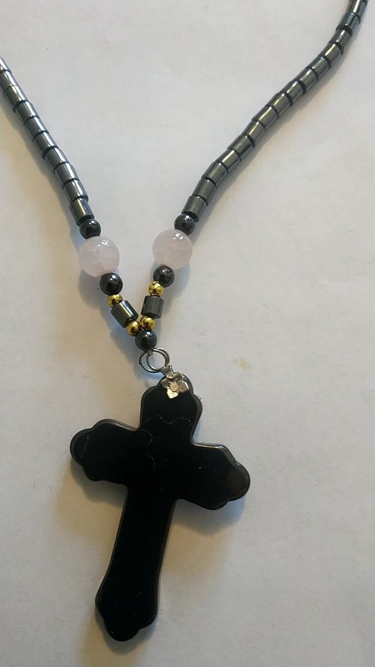 Catenine: Hämatit Kette mit Kreuz 42cm – Nuovo e nell'imballaggio originale da Münchenbuchsee venduto da Daniel0133