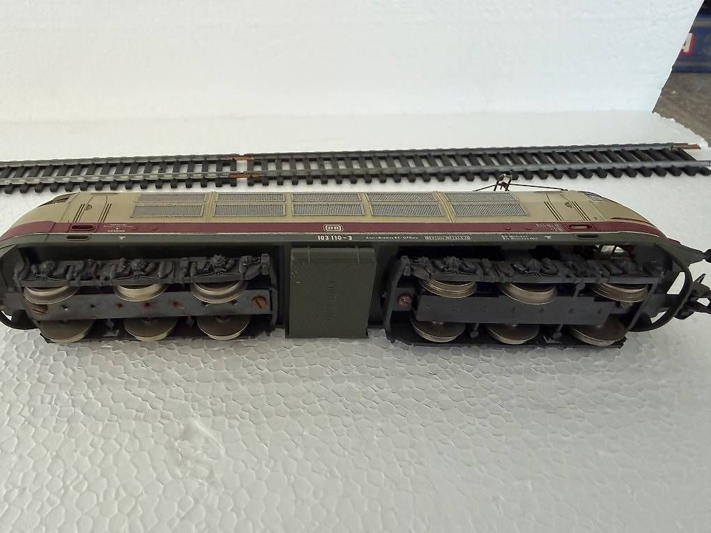 Lima Modellini di ferrovie: DB Elektrolokomotive BR 103 – Usato da Muri AG venduto da cag733 3