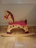 Cheval à bascule en bois
